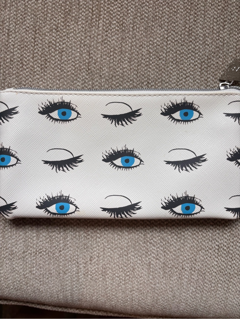 Rodan And Fields R+F White Eye Makeup Cosmetic Travel Bag Case Zipper Clousure